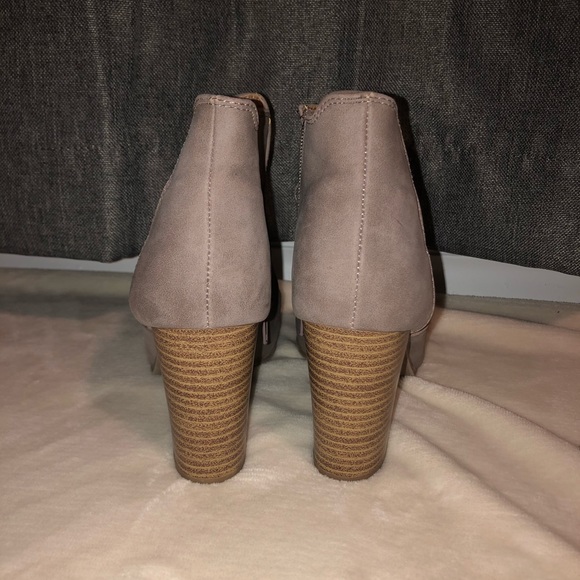 Charolette Rouse Heels - Picture 2 of 4